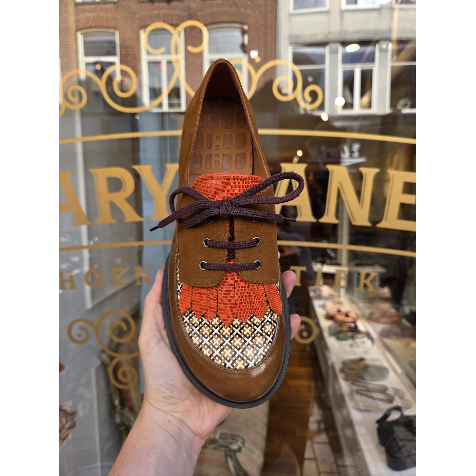 Chie Mihara veterschoen JERIPA cafe oranje