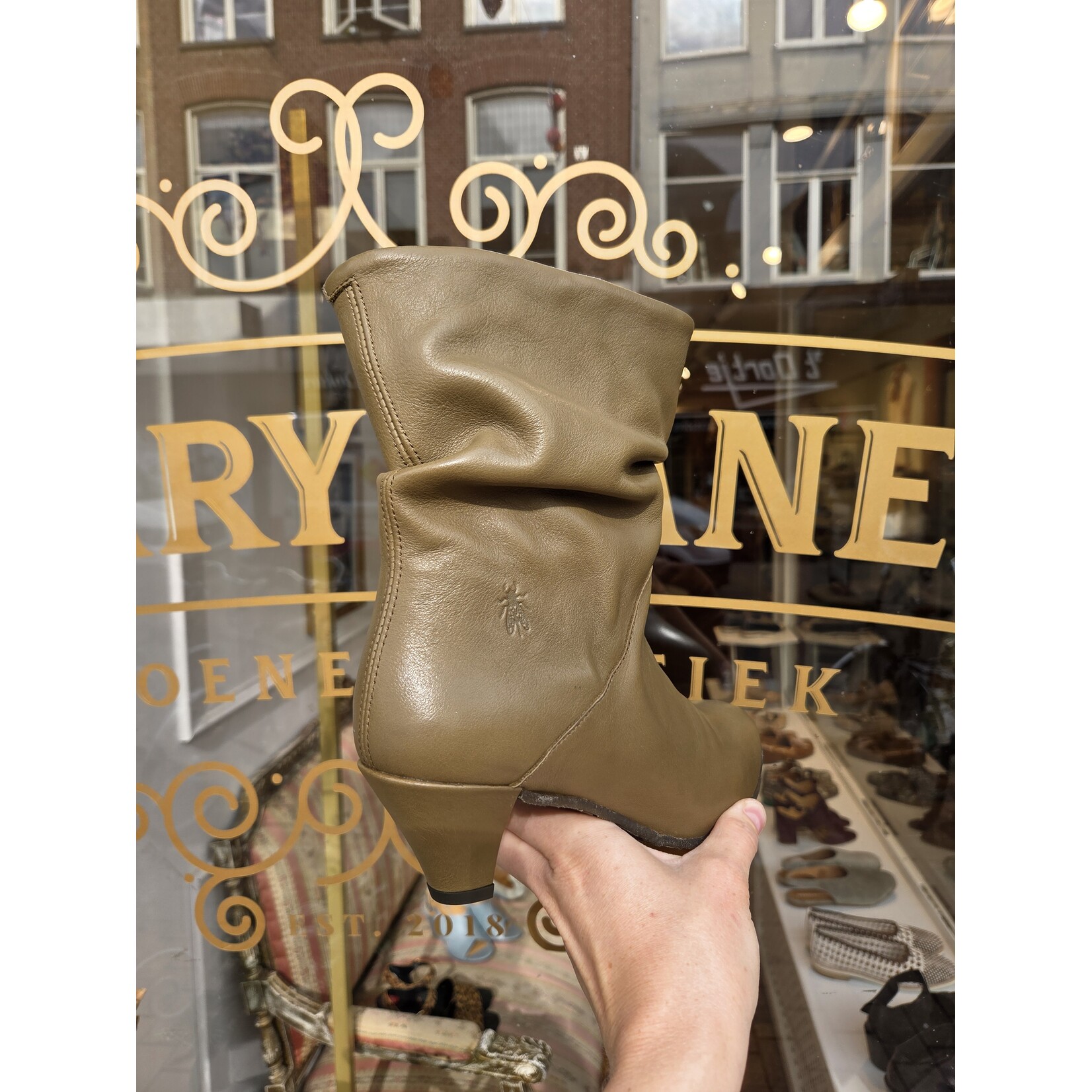 Fly London leren enkellaarsje PULK olive