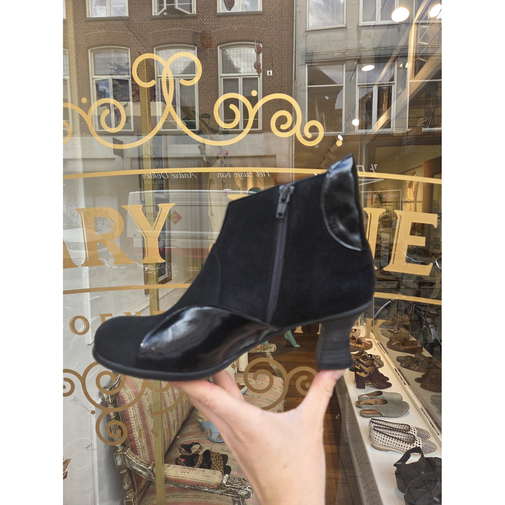 Fly London leren enkellaarsje suede BLAIN black