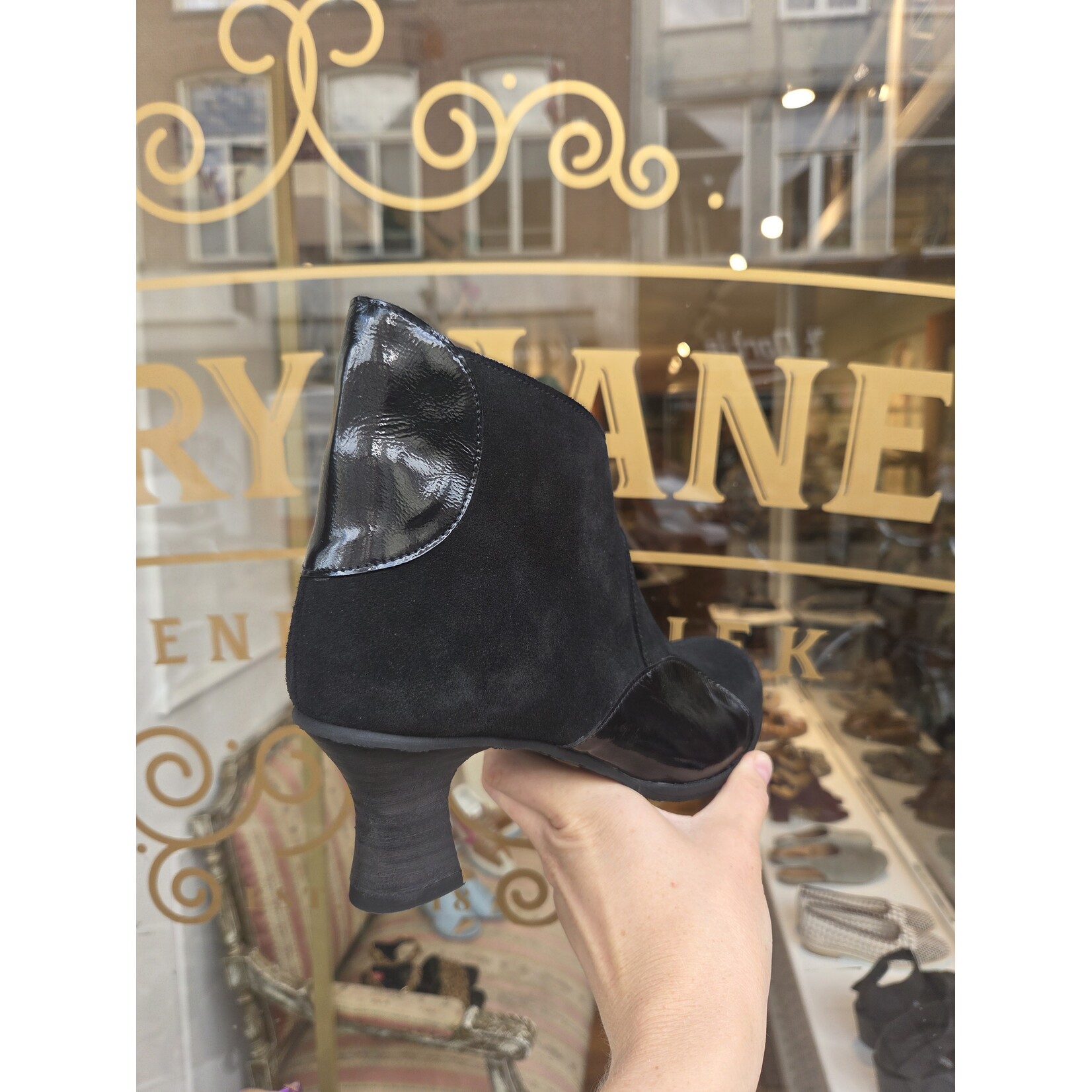 Fly London leren enkellaarsje suede BLAIN black