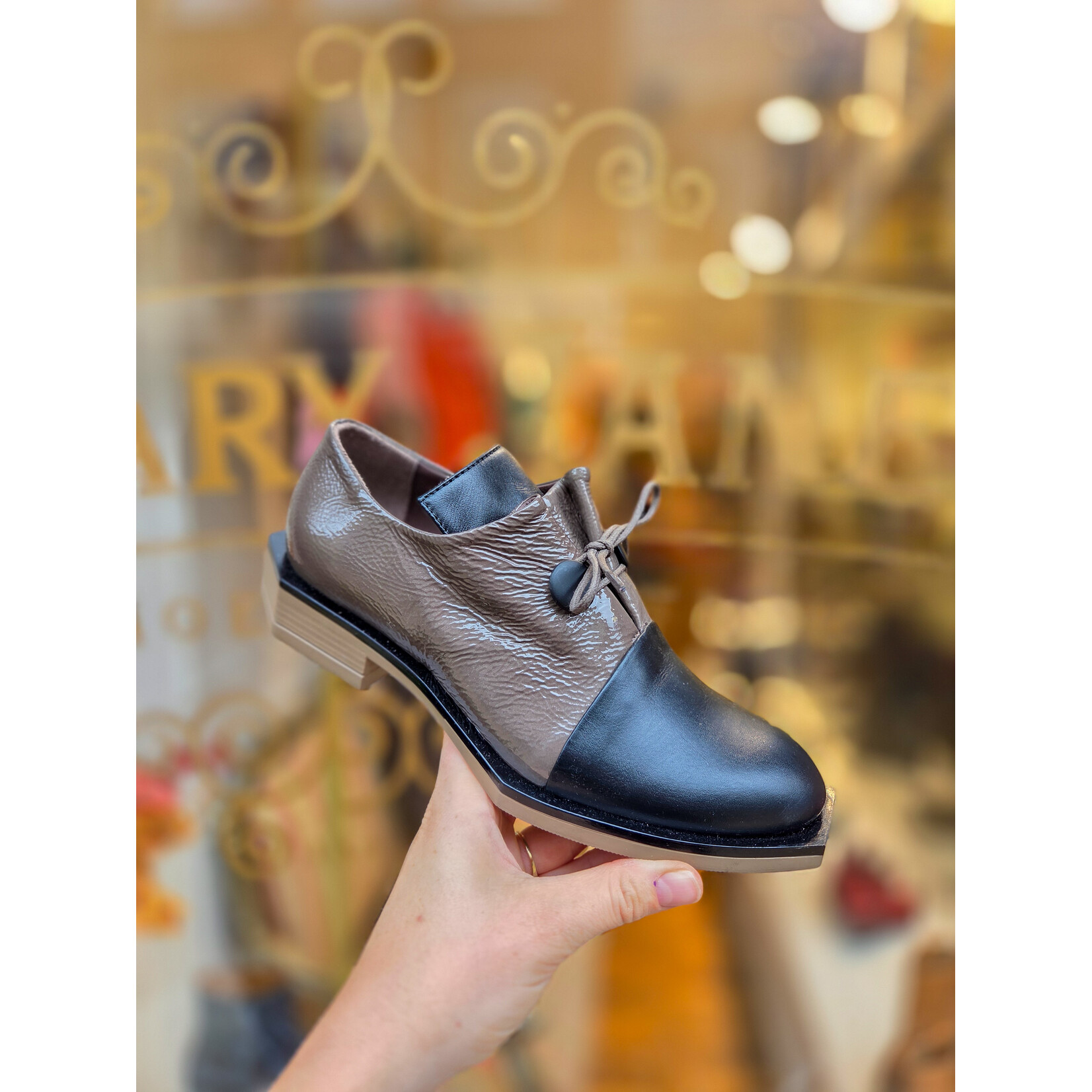 Le Bohemien leren veterschoen K501 taupe/zwart