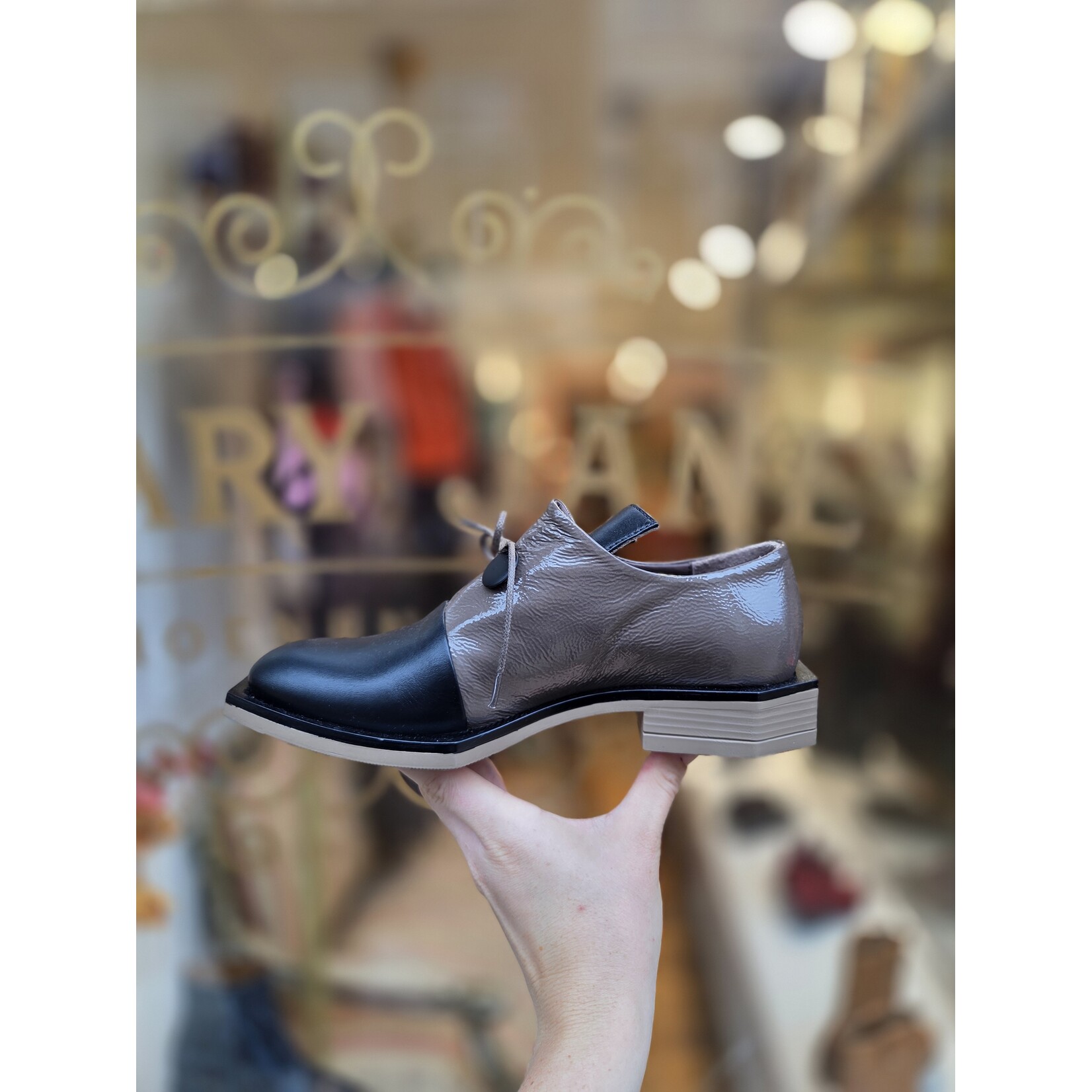 Le Bohemien leren veterschoen K501 taupe/zwart