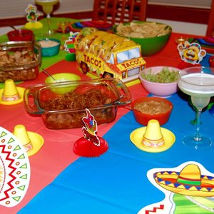 Tafeldecoratie Taco bus Op is Op