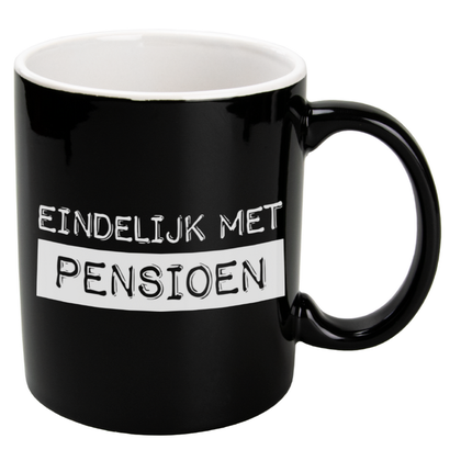 Mok Pensioen zwart wit