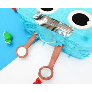 Pinata Robot Op is Op