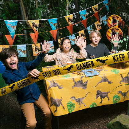 Tafelkleed T-Rex Dinosaurus met palmbladeren
