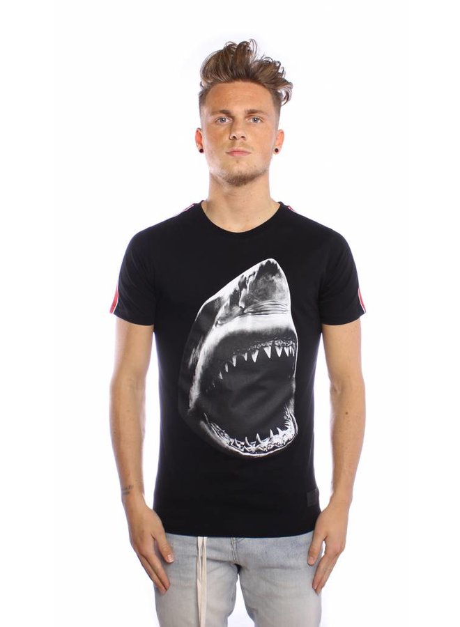Conflict T-shirt Shark Black