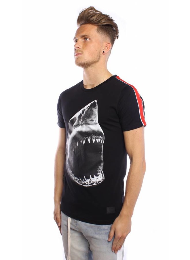 Conflict T-shirt Shark Black