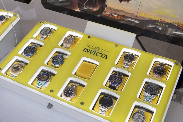 invicta display
