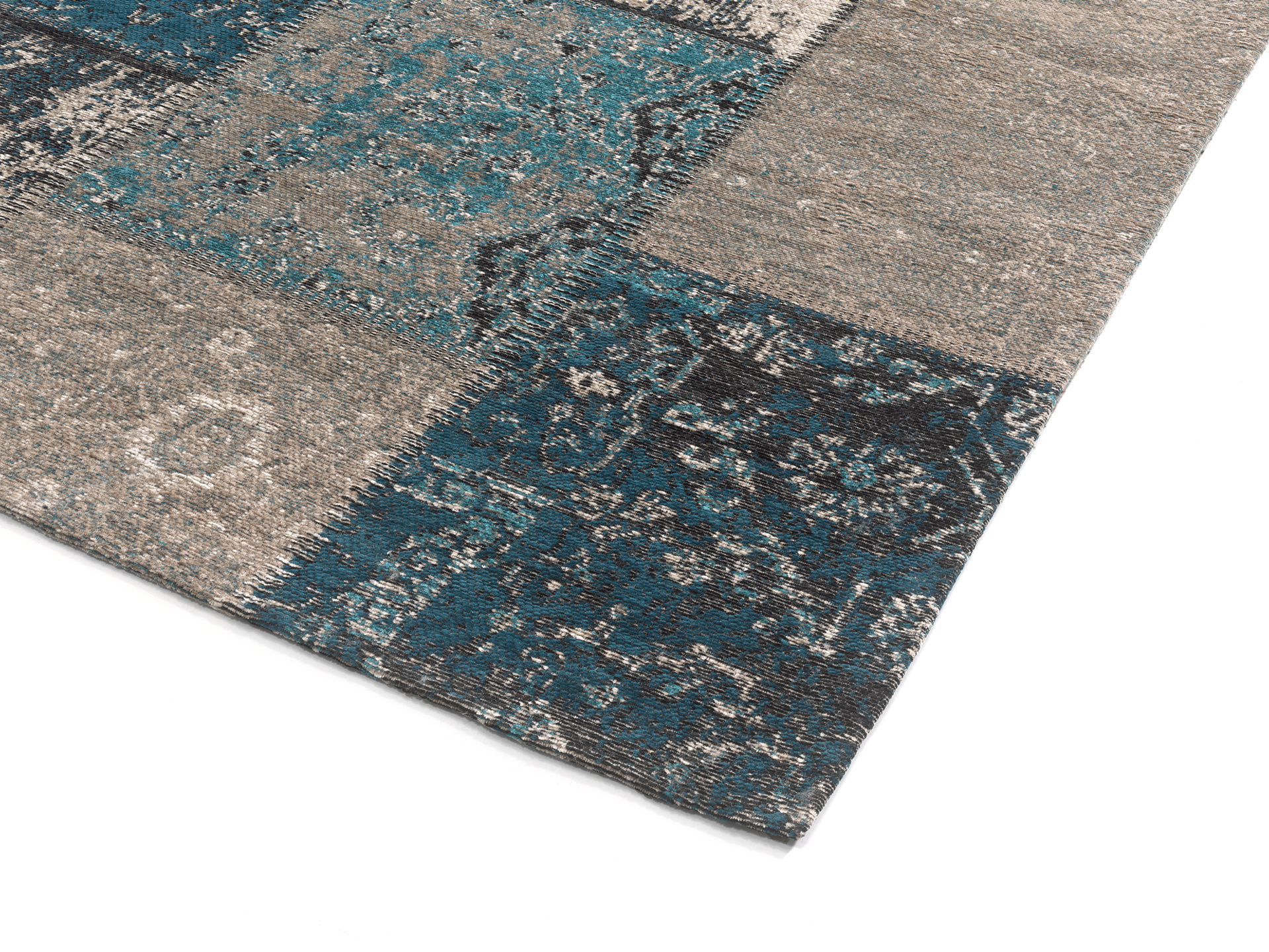 Ben je op zoek naar een Vintage Patchwork Blauw vloerkleed? Dit is de Van Gogh Collection van Flycarpets, bestaat uit 8 mooie designs en 4 verschillende afmetingen. - Flycarpets.nl