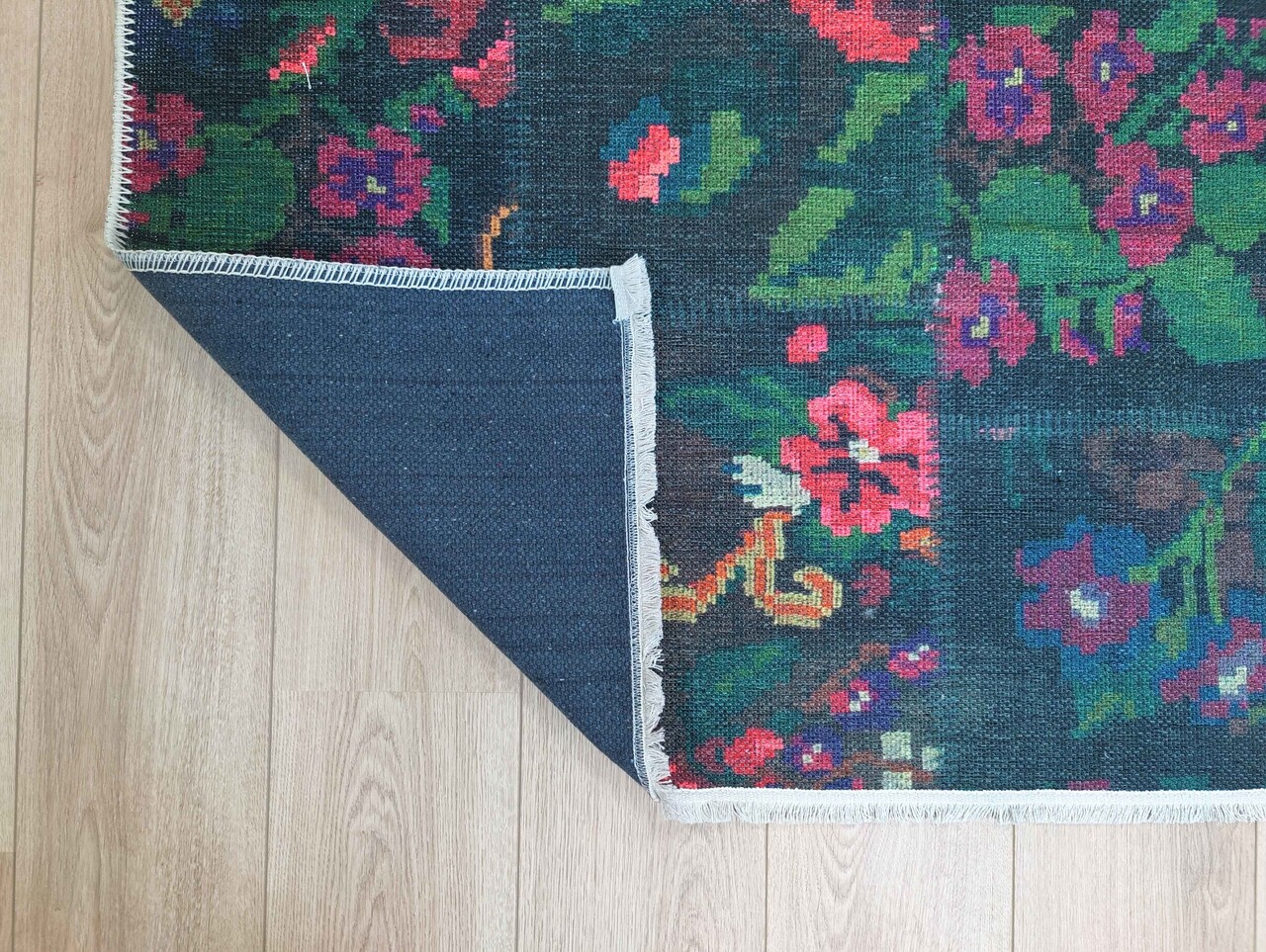 Adrasos Patchwork Zwart vloerkleed - Gebloemd Wasbaar & Waterdicht Adrasos Patchwork Zwart vloerkleed - Gebloemd Wasbaar & Waterdicht