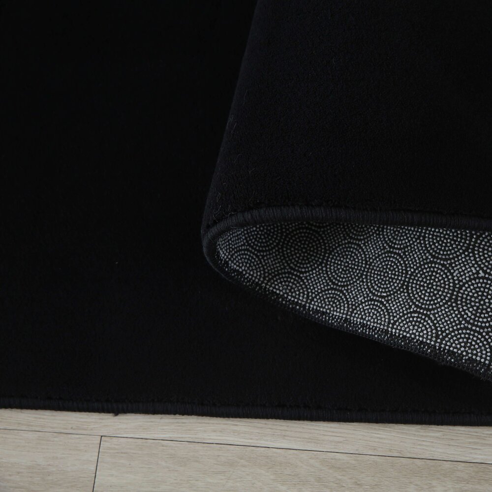 Alberta Laagpolig Fluffy Zwart vloerkleed -