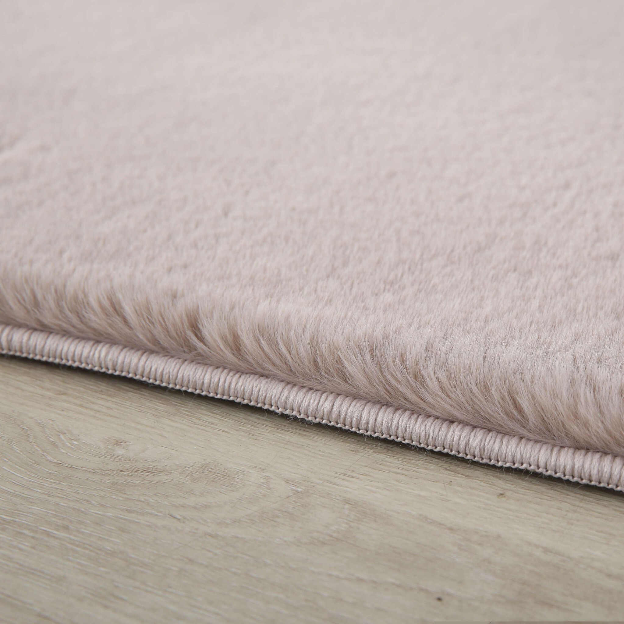 Ben Je Op Zoek Naar Een Hoogpolig Fluffy Beige Vloerkleed Teresa ben-je-op-zoek-naar-een-hoogpolig-fluffy-beige-vloerkleed-teresa