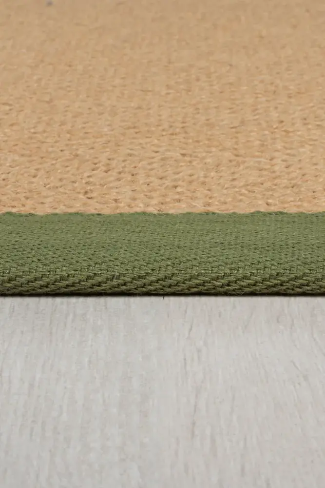 Kira vloerkleed - Jute - Laagpolig - Visgraatpatroon Modern - Naturel / Groen Kira vloerkleed - Jute - Laagpolig - Visgraatpatroon Modern - Naturel / Groen