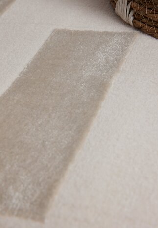 Elle Decoration - Perles laagpolig Onyx vloerkleed - Creme / Grijs