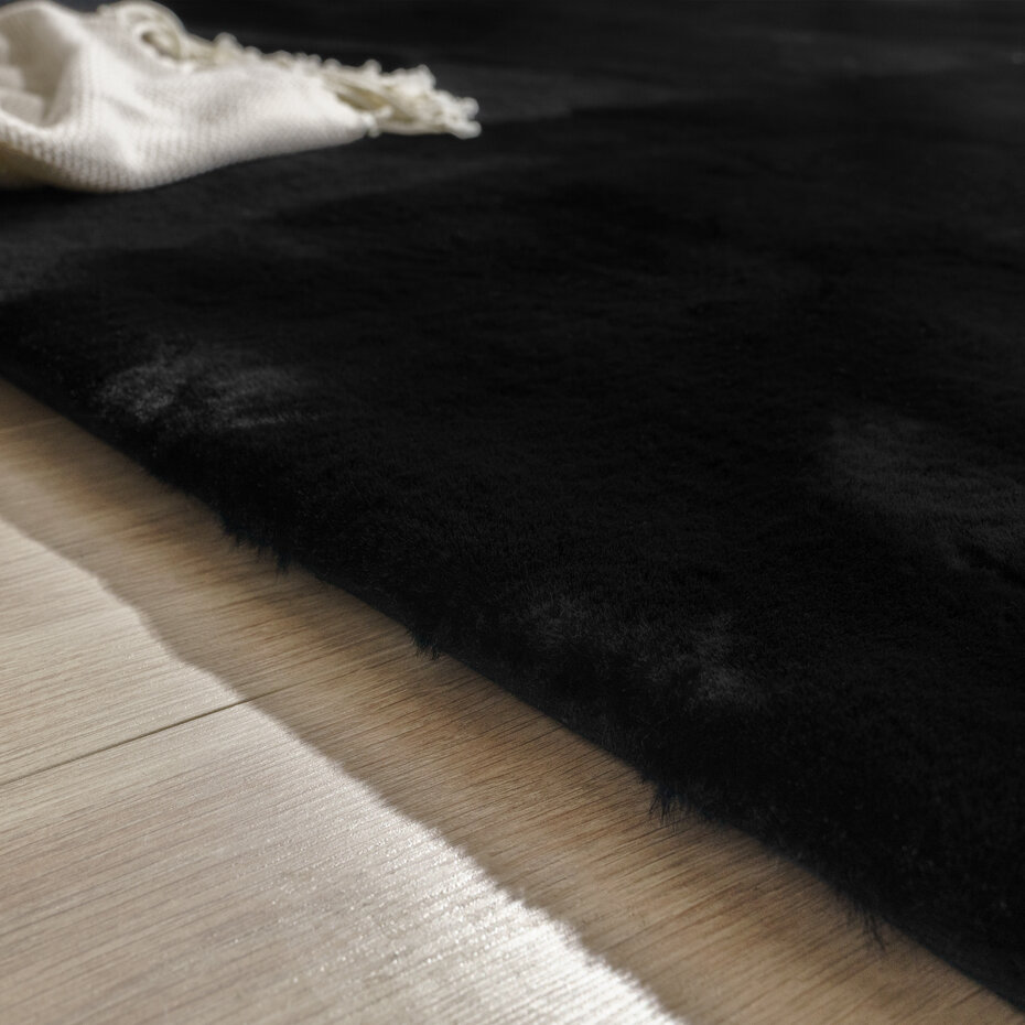 Hoogpolig Rabbit Plus Vloerkleed - Effen Uni - Zwart Hoogpolig Rabbit Plus Vloerkleed - Effen Uni - Zwart