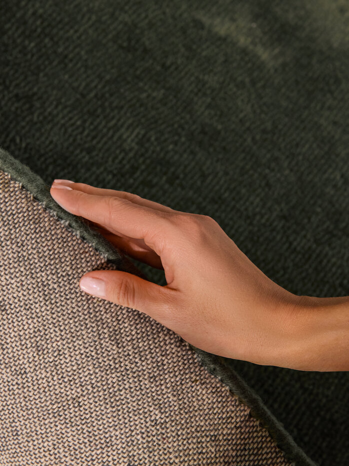 Organisch rond wollen vloerkleed - Kari Groen