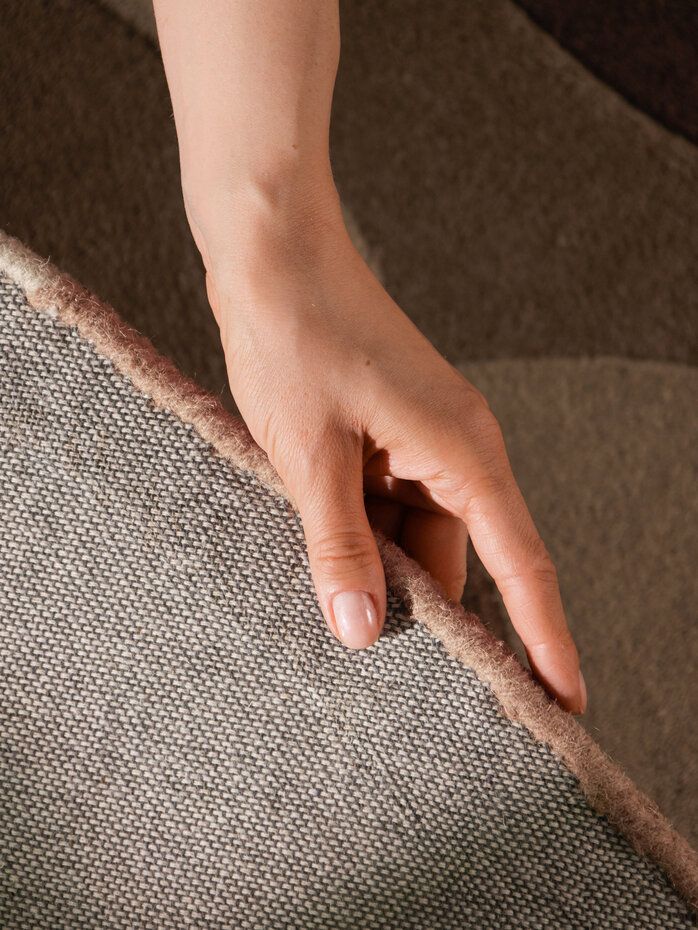 Rond abstract wollen vloerkleed - Muse Creme/Bruin Rond abstract wollen vloerkleed - Muse Creme/Bruin