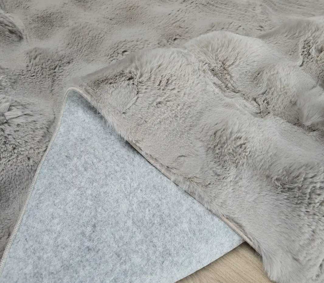 Hoogpolig fluffy vloerkleed - Cloudy Bolletjes Beige Hoogpolig fluffy vloerkleed - Cloudy Bolletjes Beige