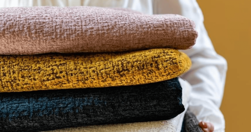 Wat zijn bekledingsstoffen? Soorten meubelstoffen, slijtvastheid & tips