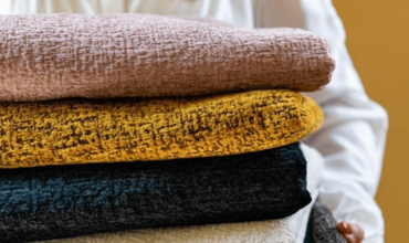 Wat zijn bekledingsstoffen? Soorten meubelstoffen, slijtvastheid & tips