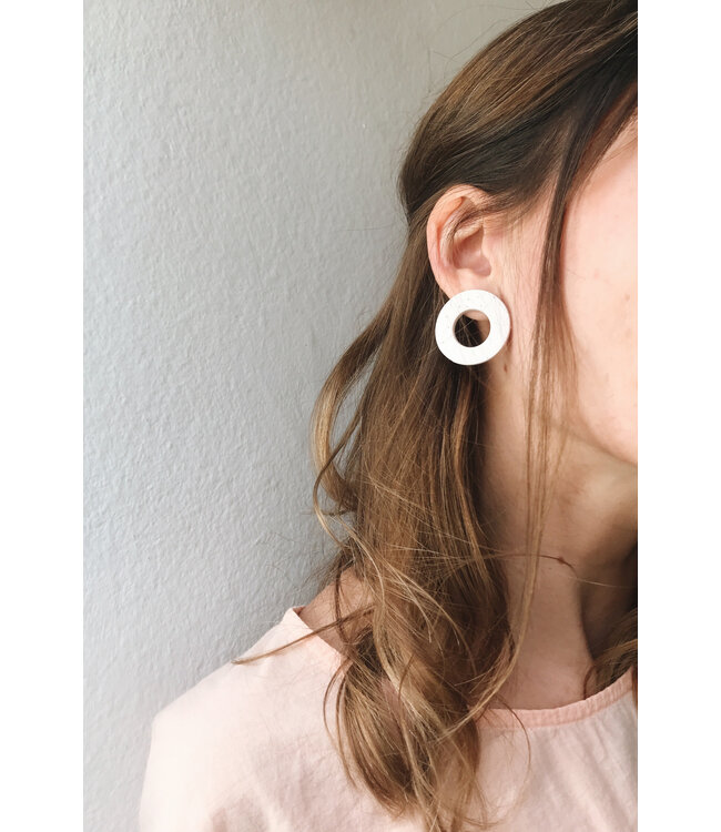 Pentamina  Studio - Donut Midi Earrings - Ivory White