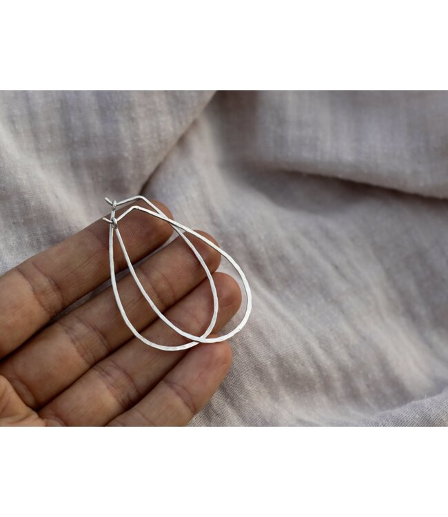 Musa Mundi Musa Mundi - Minimal Drop Hoops  - Silver