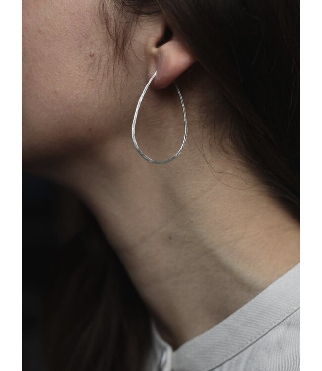 Musa Mundi Musa Mundi - Minimal Drop Hoops  - Silver