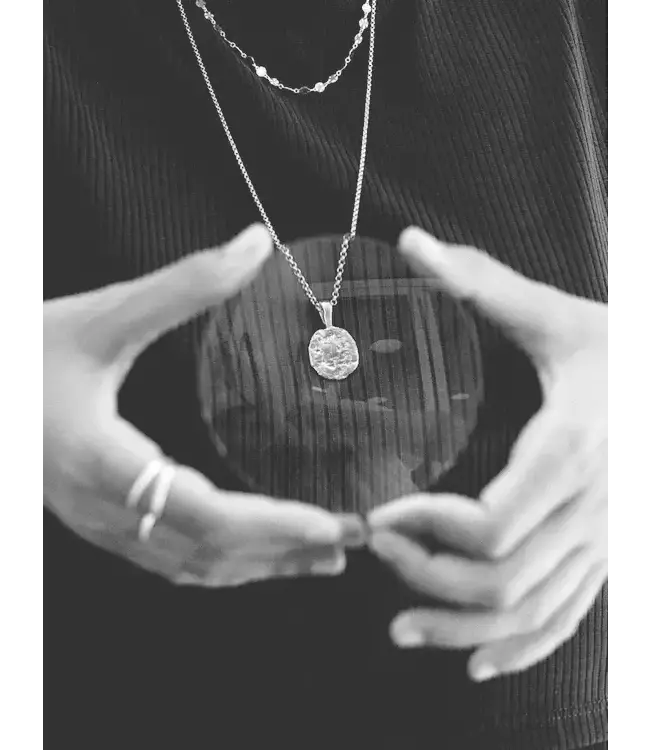 Naida C. Castel - Lunar pendant Necklace Dorado