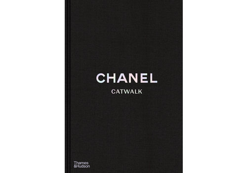 chanel catwalk: the complete collections 69   chanel catwalk: the complete collections 69