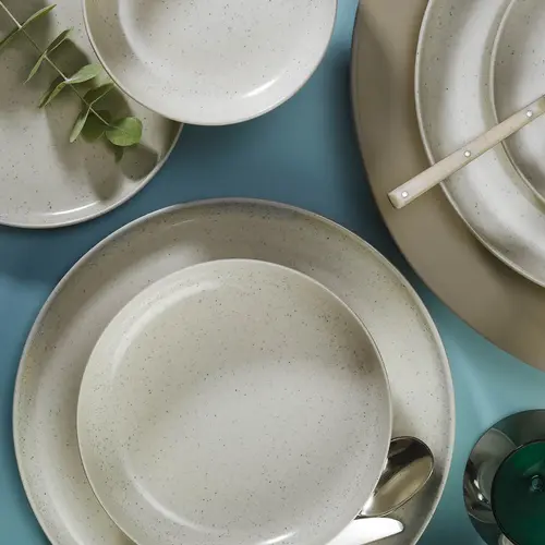 Moderna mat creme en roze  