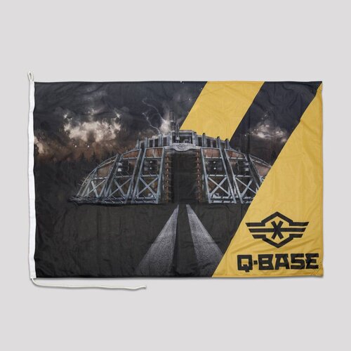 Q-BASE Q-BASE HANGAR FLAG
