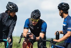 Begin maar vast te trappen: de nieuwe AGU fietskleding is binnen