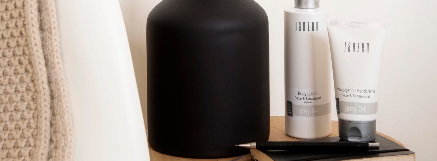 Janzen Grey 04 Collectie banner