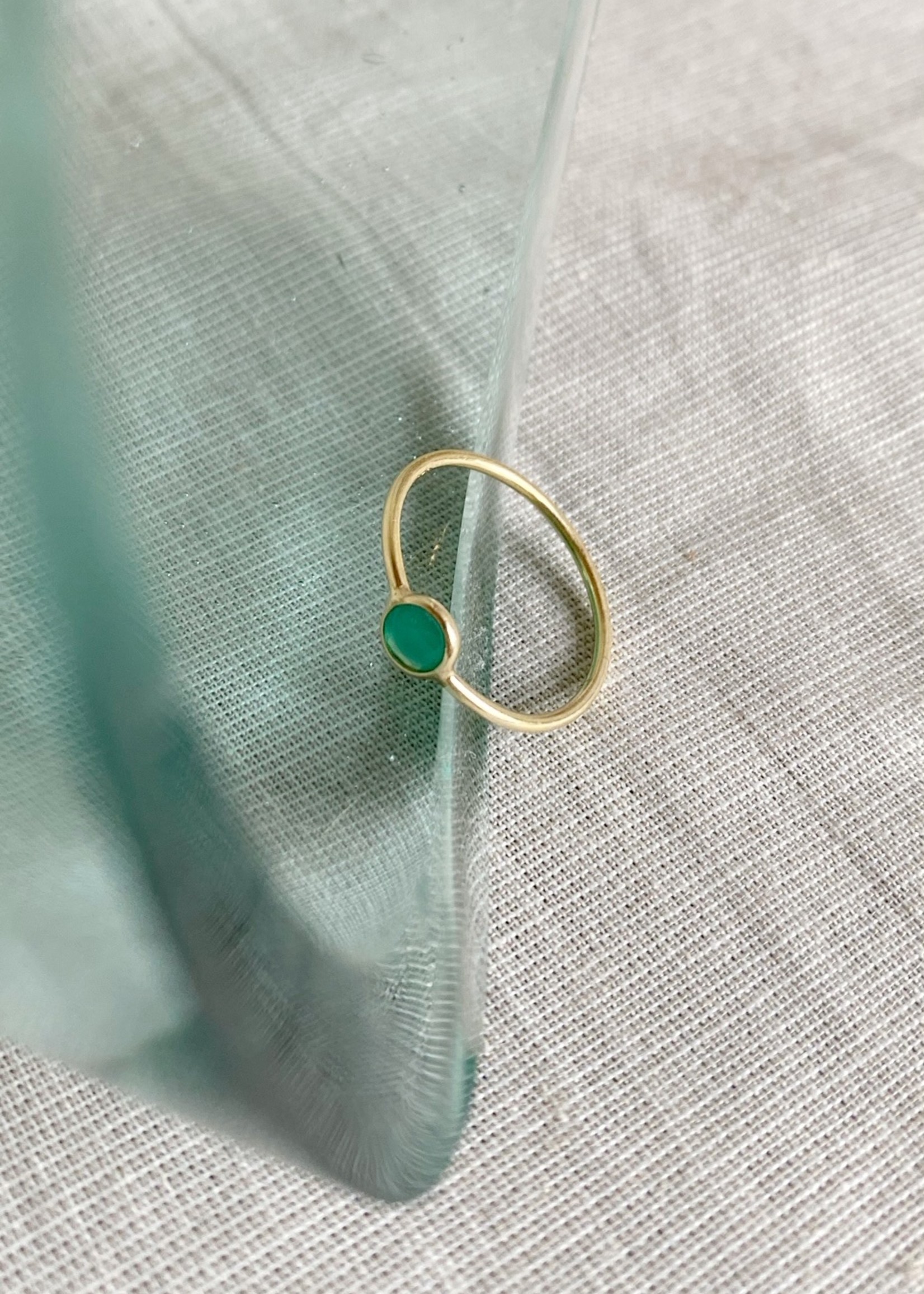 Ring met roze opaal of groene onyx