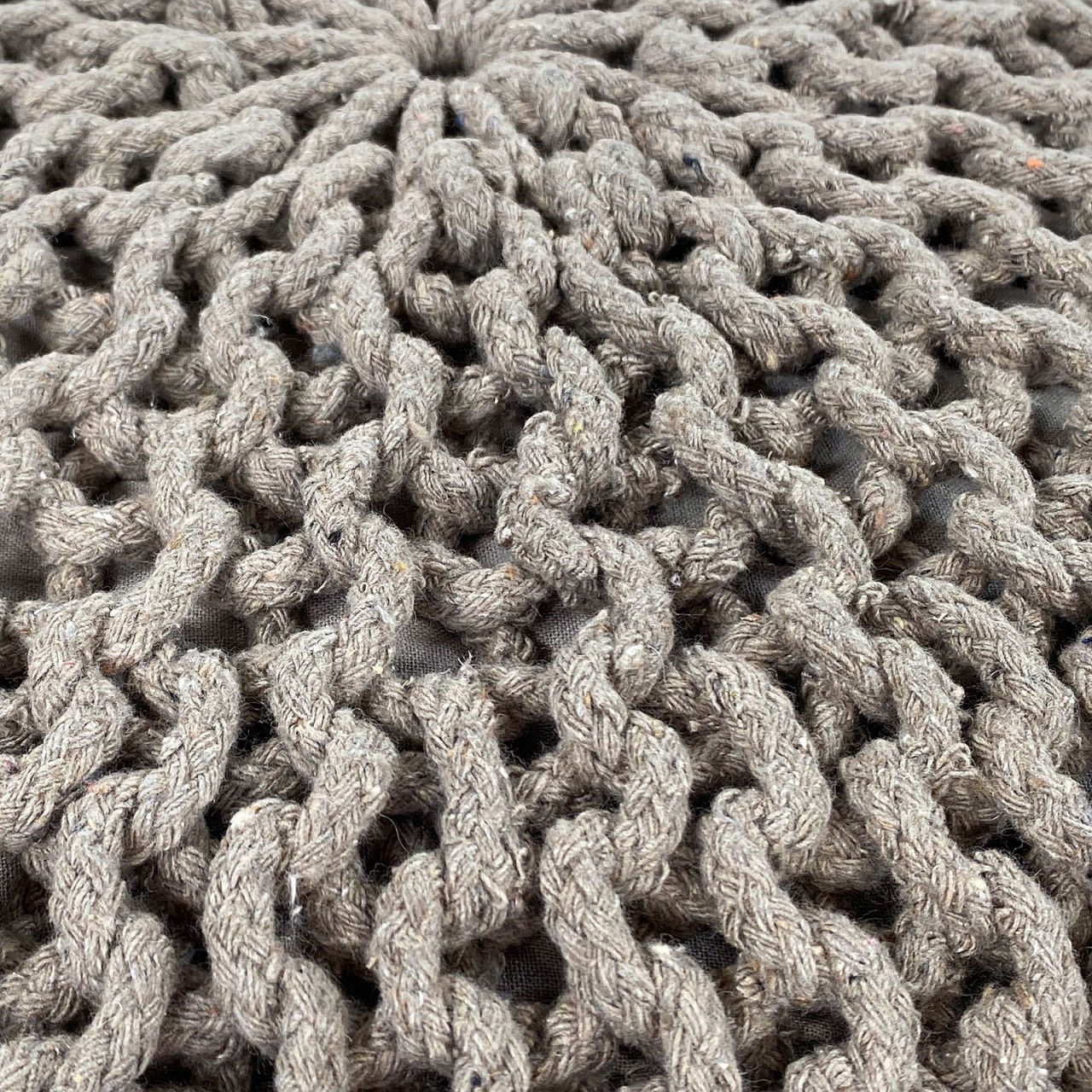Poef - kruk - Ø 55 cm x 37cm - grijs - Grof gebreide look - Duurzaam