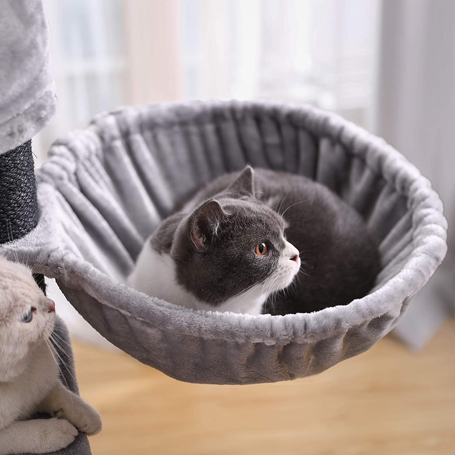 Parya Pets - Stabiele Krabpaal - Uitkijkplatform - Kattentoren - Mand - Grot - Pluche - Grijs & Zwart