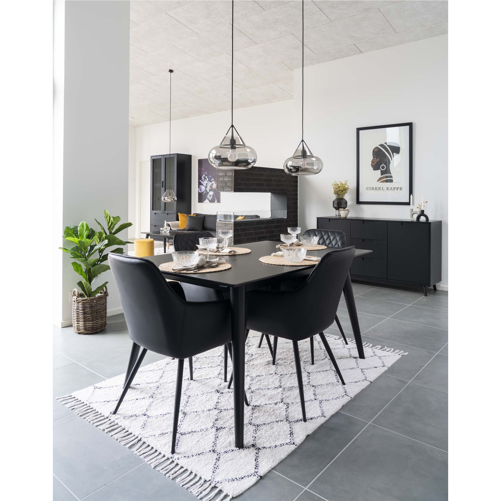 Harbo Dining Chair - Stuhl aus schwarzem PU mit schwarzen Beinen - 2er Set