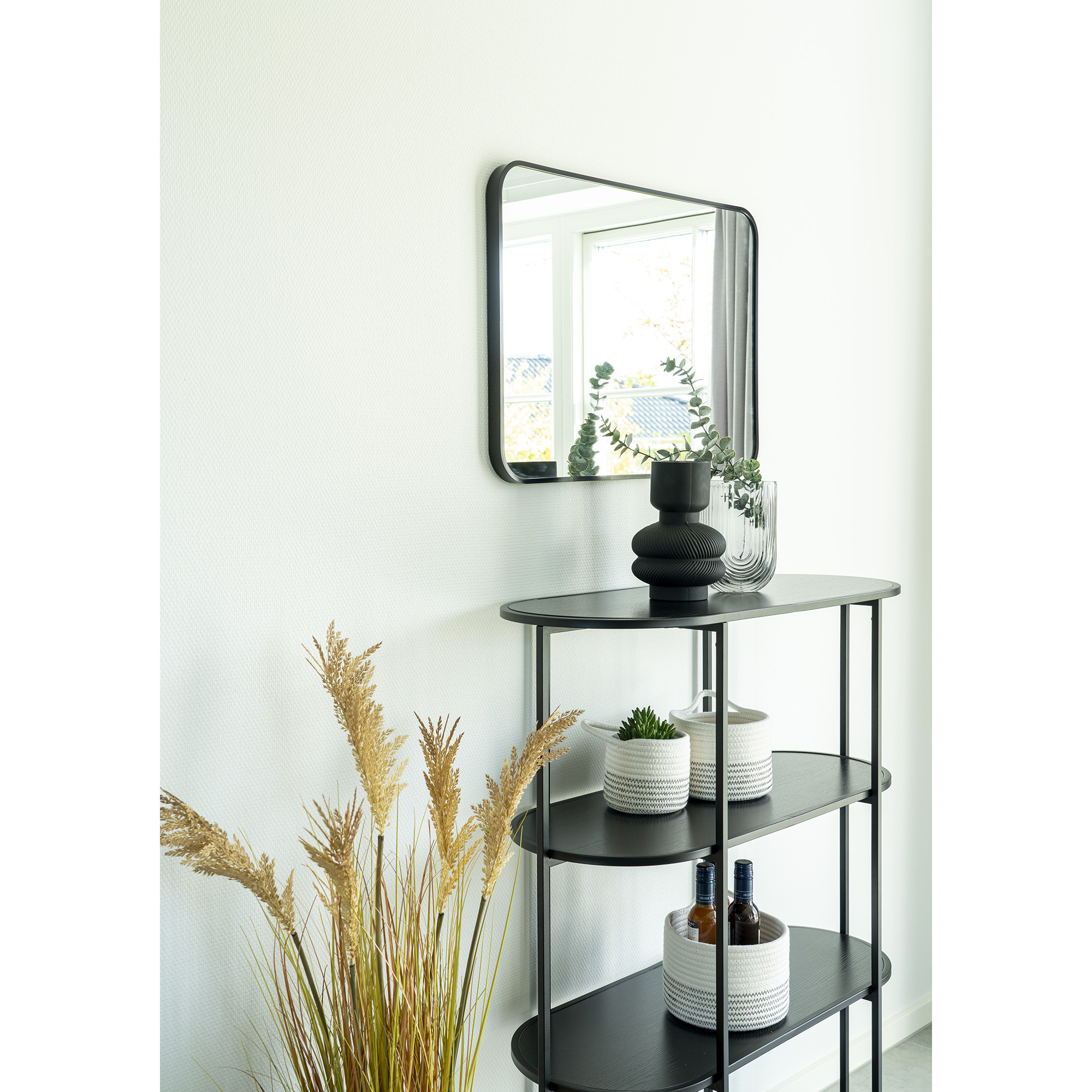 Vita Shelf - Ovale plank met zwart frame en 4 zwarte planken