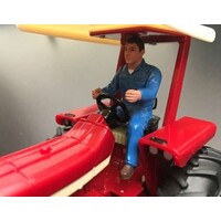 AT Collections Russell rijdt tractor (1:32)