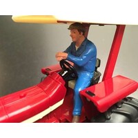 AT Collections Erik rijdt tractor (1:32)