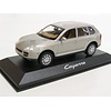 Minichamps Porsche Cayenne zilver (1:43)