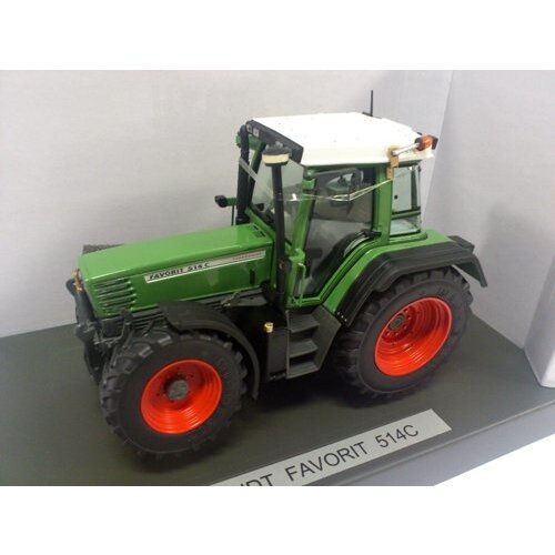 Weise Toys Weise Toys - Fendt Favorit 514C (1:32)