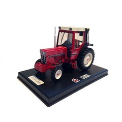 Replicagri International IH 845 XL 2wd met zwarte spatborden