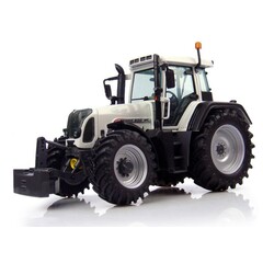 Universal Hobbies Fendt 820 Tractor "White Edition" (1:32)