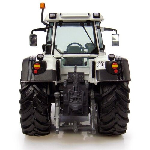 Universal Hobbies Fendt 820 Tractor "White Edition" (1:32)