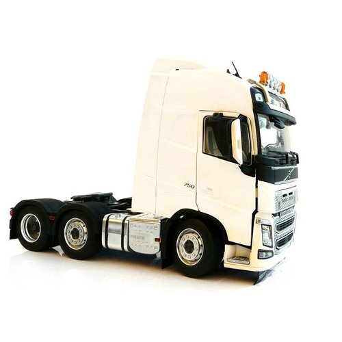 Marge Models Volvo FH16 6x2 vrachtwagen wit (1:32)