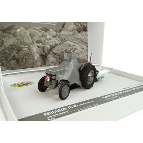 Universal Hobbies 5364 - Ferguson TEA20 met rumptstad ploeg (1:32)