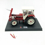 Replicagri REP204 - International IH 1246 tractor (1:32)