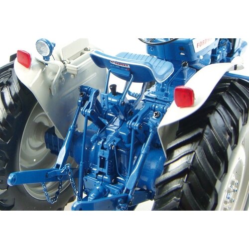 Universal Hobbies Ford 5000 Tractor (1:16)